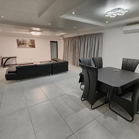 In Town Vaal Apartment Вереенигинг Екстериор снимка